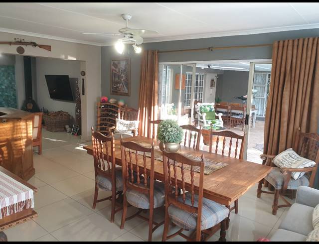 3 BEDROOM FREEHOLD RENTED IN RANDPARK RIDGE